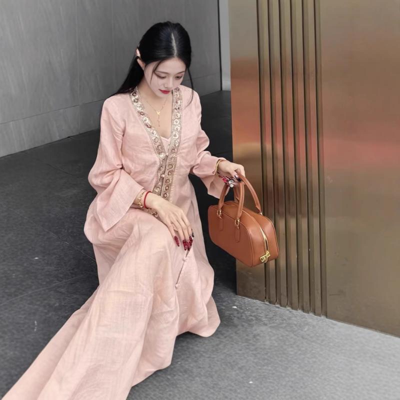 ワンピース レディース Vネック ロング丈 Aライン 苧麻 リネン 春夏 長袖 パフスリーブ ビーズ装飾 レース 切り替え 上品 エレガント お嬢様 リゾート ヌードピンク｜花りぼん 8,227円