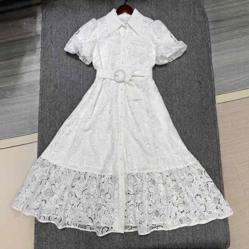 レディース ワンピース 白 無地 レース 刺繍 襟付き パフスリーブ 半袖 ウエストマーク ベルト付き ハイウエスト ロング丈 リゾート エレガント きれいめ 春夏 ポリエステル ドレス｜花りぼん