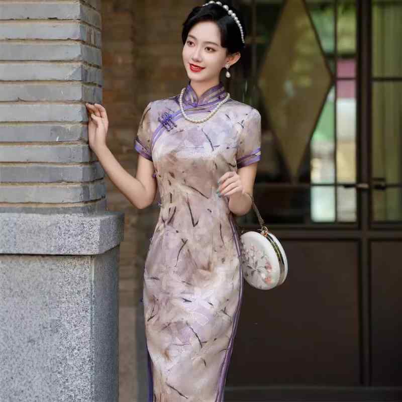 衣装 レディース 御前上等感 瀬戸ものお召しもの 新中国風 レトロモダン 光輝繻子 箔押し 組みかえる 照明ランプ色合い 曲がった襟 3分袖 ロング丈 置き目 細長い切口 立体柄 ポリエステル 伸ばすこと 春夏 ドレス-レディースファッション