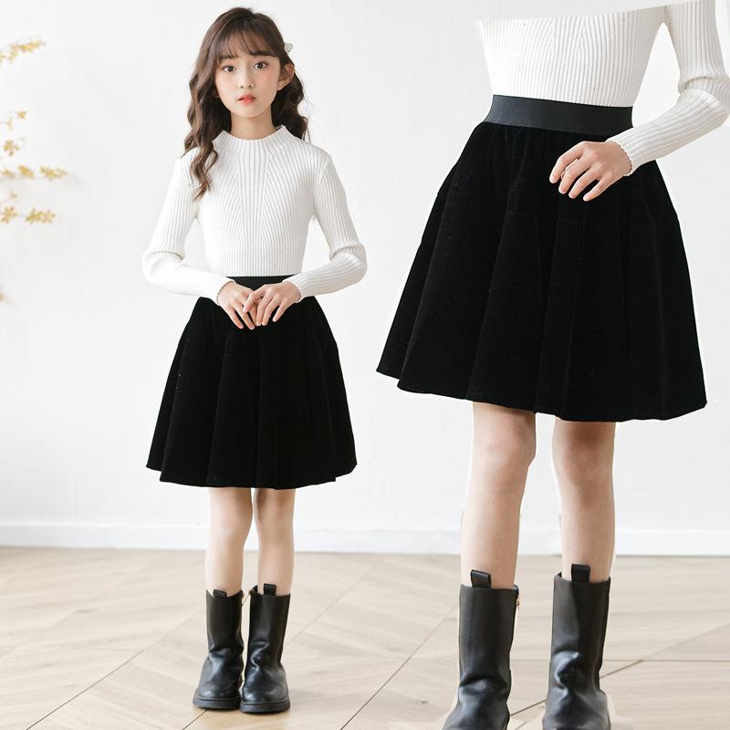 スカート 女の子 キッズ ジュニア 秋冬 韓国風 おしゃれ かわいい 着回し 万能 黒 ブラック ベロア ベルベット 無地 再生繊維 起毛素材 普段使い お出かけ 上品 シンプル カジュアル
