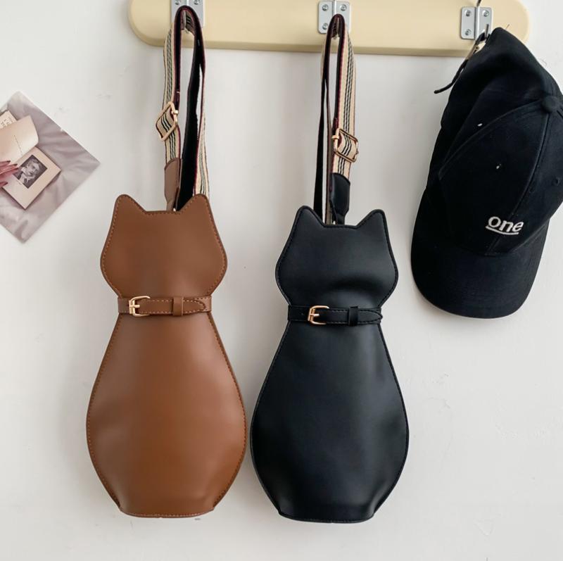 バッグ レディース かわいい 猫モチーフ 個性的 ボディバッグ 斜めがけショルダー PUレザー 普段使い 縦型スクエア ミドルサイズ ファスナー開閉 5,018円