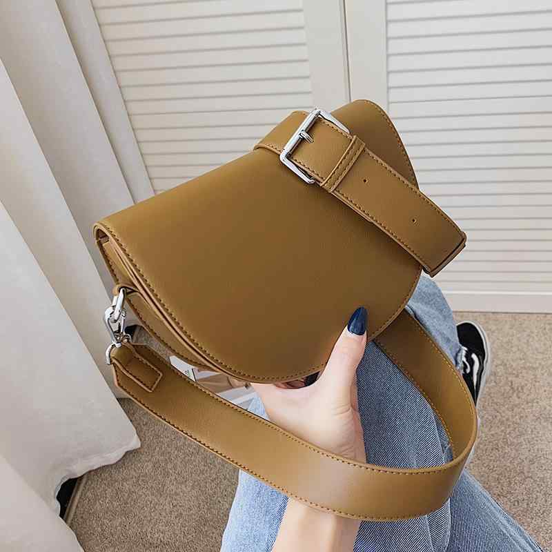 バッグ レディース ミニ サドルバッグ 馬蹄型 ワンショルダー 斜め掛け PUレザー 普段使い 上質 マグネット開閉 スマホポケット 春夏