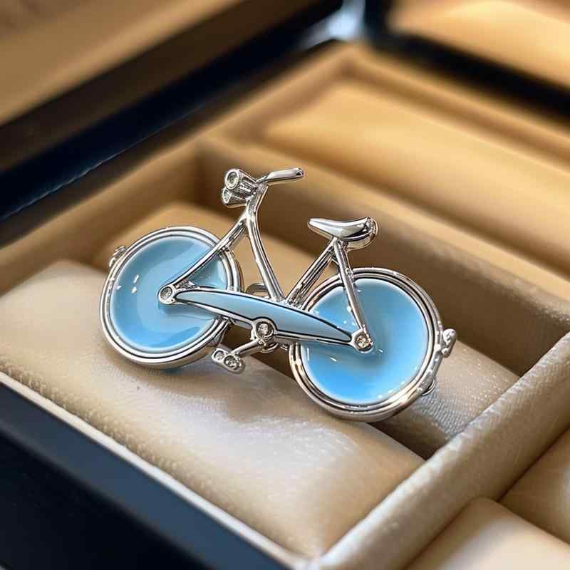 ブローチ レディース 女性用 自転車モチーフ ヴィンテージ風 ジルコニア ラインストーン 高級感 銅製 電気メッキ加工 オリジナルデザイン ギフト プレゼント 装飾品 アクセサリー ファッション小物