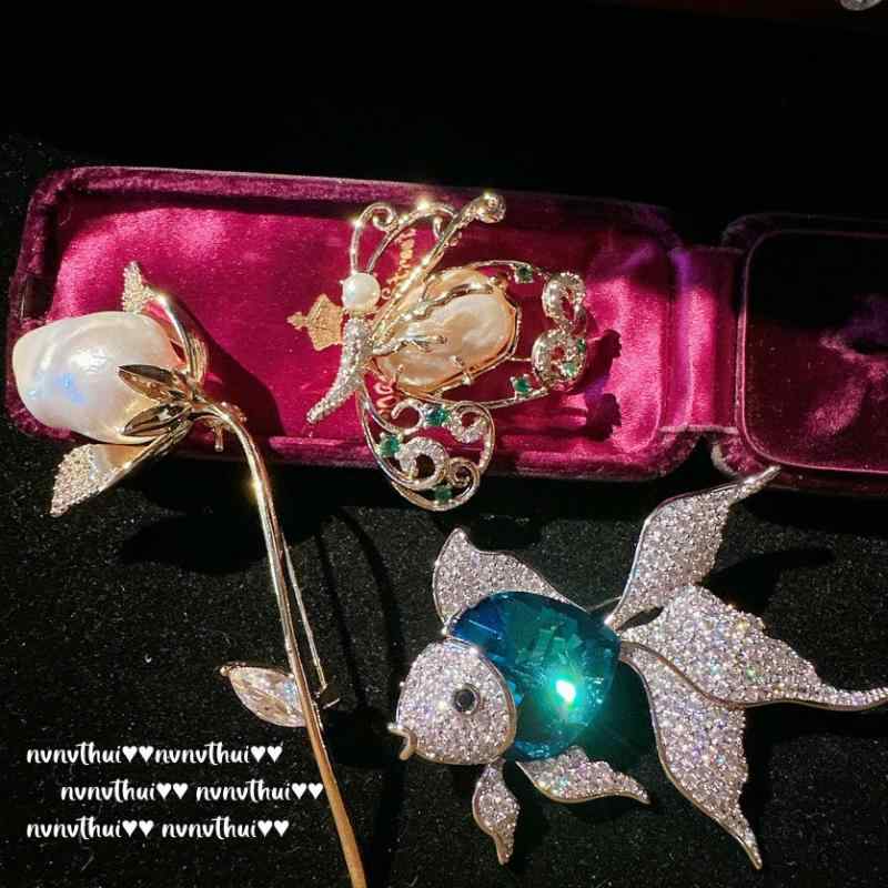 ブローチ レディース 人魚姫 バロック パール 蝶 フラワー ハート 金魚 ジルコニア 宝石 華やか エレガント フレンチレトロ レインボー パーティー 結婚式 プレゼント ギフト