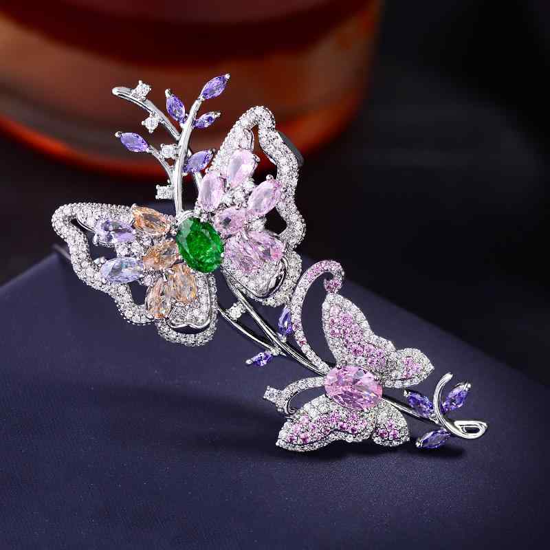 ブローチ レディース 高級感 エレガント 蝶 花 ジルコニア 銅製 電気メッキ加工 繊細デザイン フォーマル 通勤 オフィススタイル 装飾 シルバー ピンク イエロー パープル