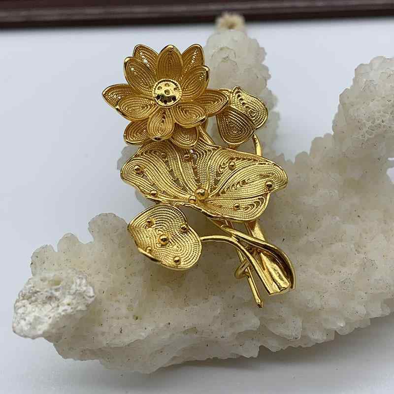 胸針 レディース 蓮の花 モチーフ 純銀 シルバー925 透かし細工 繊細 エスニック 民族風 レトロ アンティーク 上品 エレガント 和装 吉祥柄 ブローチ 春夏｜花りぼん 8,082円