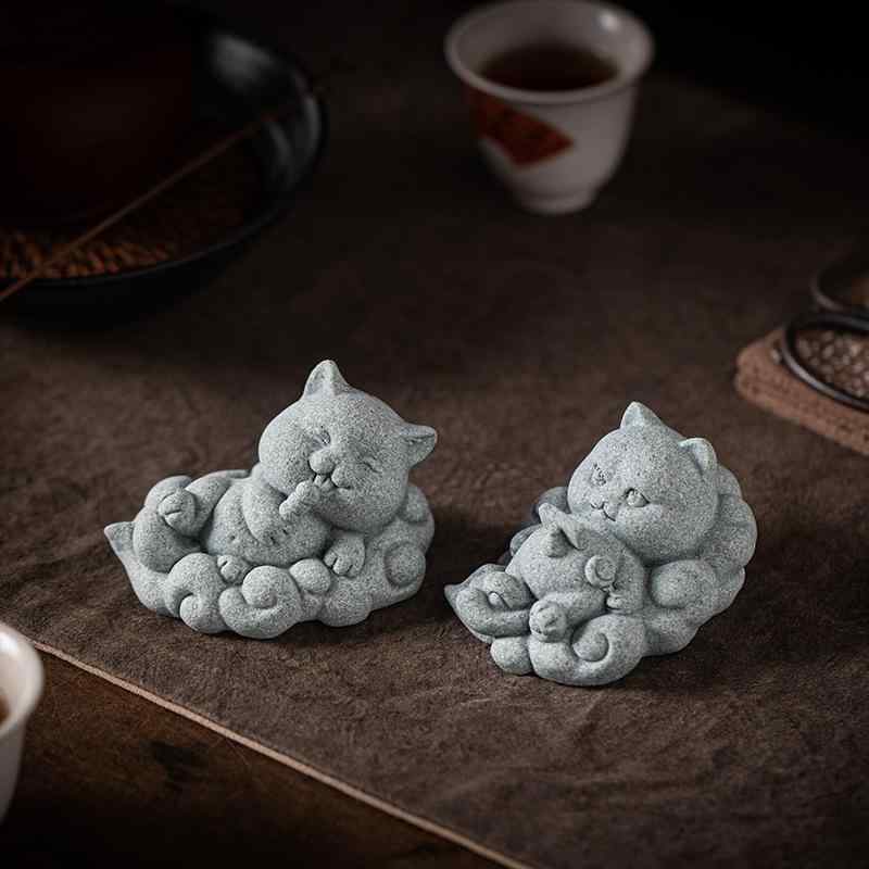 置物 かわいい猫 青砂石製 オブジェ 子猫 卓上飾り デスクトップ 茶室 インテリア 縁起物 動物マスコット 癒しグッズ 和風モダン アジアン雑貨 書斎 リビング 玄関 ディスプレイ レトロ