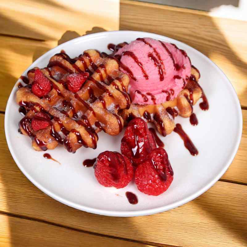 食品サンプル リアル ワッフル スイーツ 模型 本物そっくり 実物大 ショーケース ディスプレイ 飲食店 カフェ 見本 SNS 撮影用 映画 テレビ用 インテリア