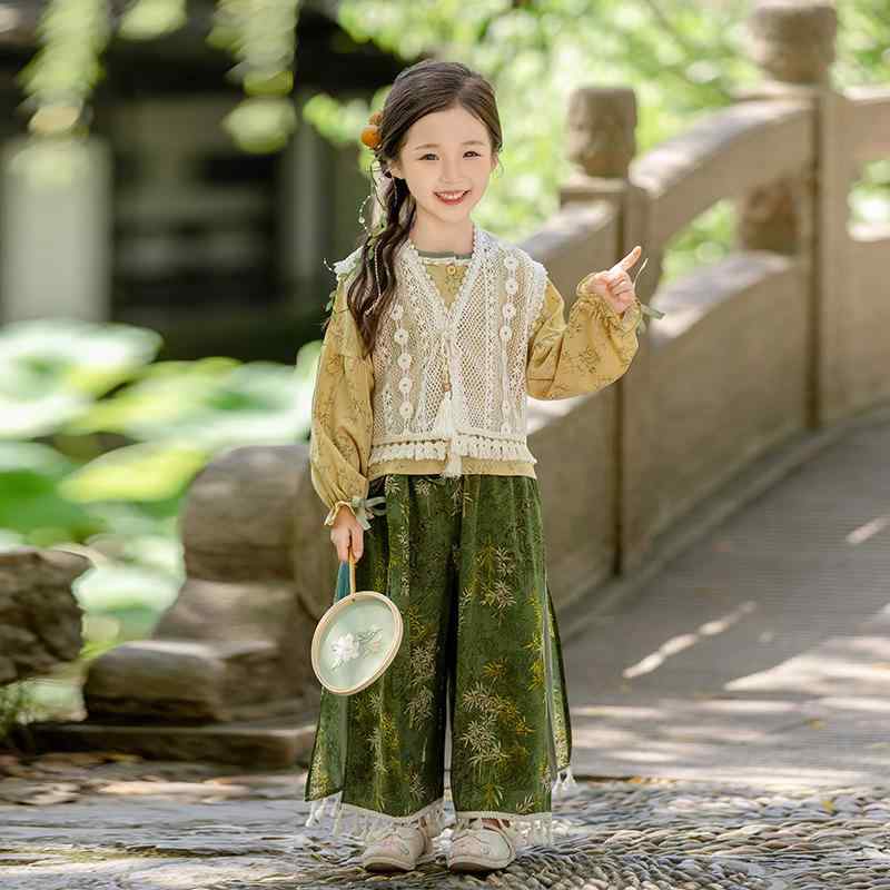キッズ 女の子 セットアップ 漢服 中国風 民族衣装 古風 レトロ 発表会 ステージ衣装 スカート 3点セット 春秋 長袖 かわいい ポリエステル 柔らかい肌触り 普段使い イベント用