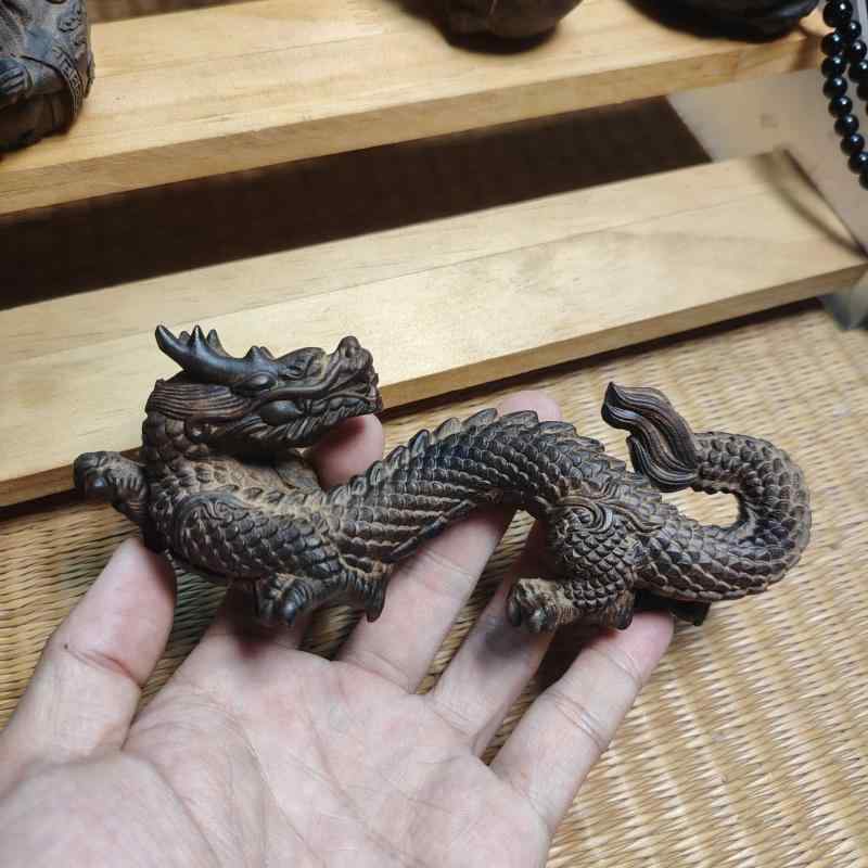 置物 沈香木 ダラガン産 高級木材 神龍 龍 瑞獣 辰年限定 彫刻 工芸品 手彫り 開運 縁起物 風水 運気上昇 魔除け オブジェ インテリア飾り モダン中華 アジアン 16cm