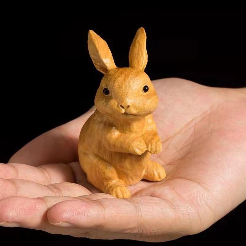置き物 黄楊木材 ウサギ 精密彫刻 かわいい 立ち姿 癒し ミニ動物 インテリア リビング デスク 卓上 飾り オブジェ 工芸品