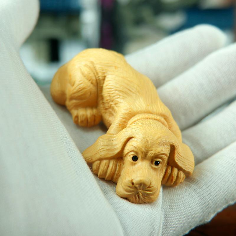 置物 ツゲの木 木彫り 干支 犬 ドッグ インテリア雑貨 手のひらサイズ 掌中彫刻 リビング 車内 デスク 飾り 鑑賞 コレクション ミニチュア かわいい