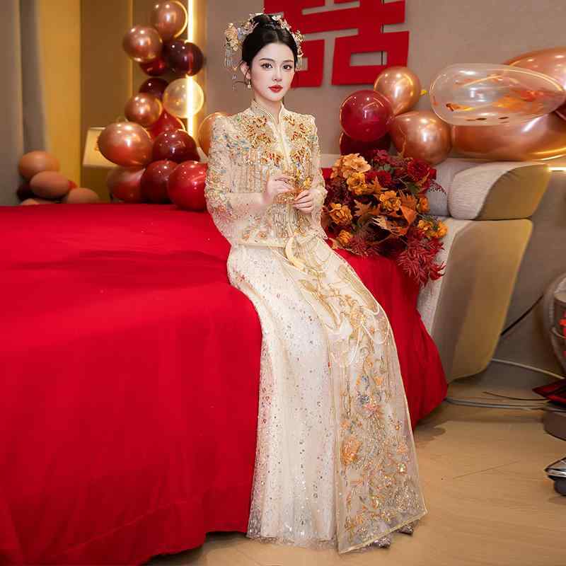 瀬戸もの御召しもの レディース 華燭の典 華燭の典御召しもの 花嫁御寮 三鞭酒色つや 飛び切り感 晴れ晴れしい刺しゅう 中国風 交歓会 お色直し ロング丈 照明ランプ色つや ポリエステル 二次会 寄りあい