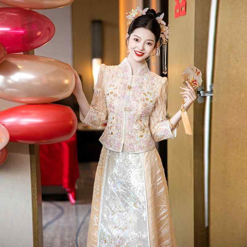 チャイナドレス風 ウェディングドレス レディース 花嫁 結婚式 披露宴 お色直し パーティードレス 新中華風 シャンパンカラー 重厚感 高級感 スタンドカラー 九分袖 刺繍 スリムフィット 春夏