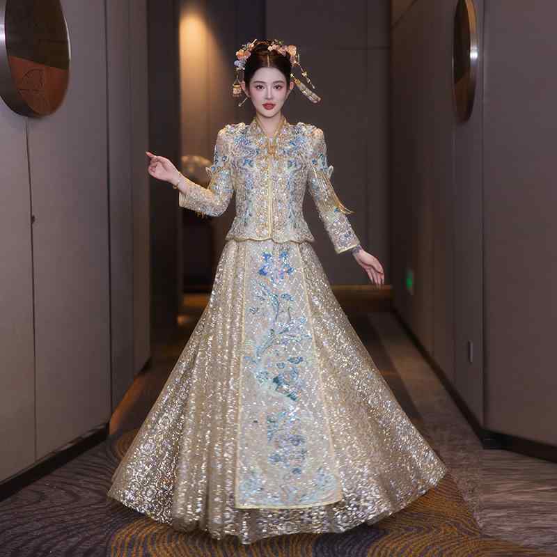 ウェディングドレス レディース 秀禾服 春夏 シャンパンゴールド 豪華刺繍 重厚感 高級感 結婚式 披露宴 婚礼衣装 花嫁衣装 二次会 ポリエステル 長袖 スタンドカラー スリムフィット ビーズ装飾 立体装飾