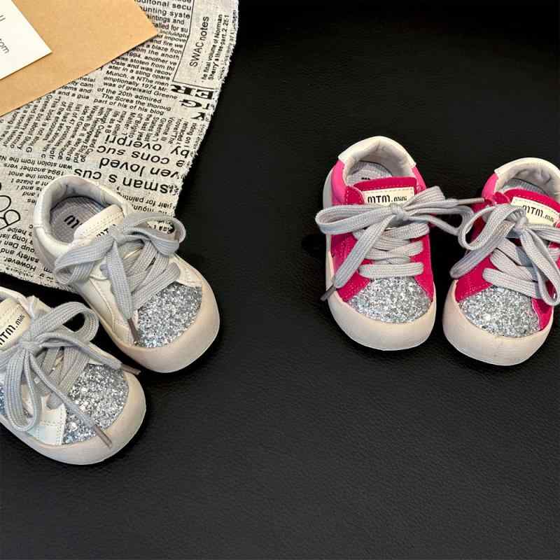 スニーカー ベビー キッズ 子供 男の子 女の子 男女兼用 春秋 星柄 運動靴 ファーストシューズ よちよち歩き ソフトソール 防水 防滑 耐摩耗 マジックテープ 合皮 キラキラ シルバー ローズレッド