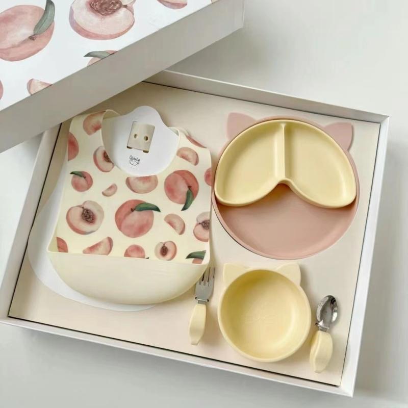 ベビー食器 5点セット シリコン製 離乳食 赤ちゃん 食事用 スプーン フォーク スタイ プレート ボウル 男の子 女の子 出産祝い 1歳 誕生日 プレゼント ギフトボックス