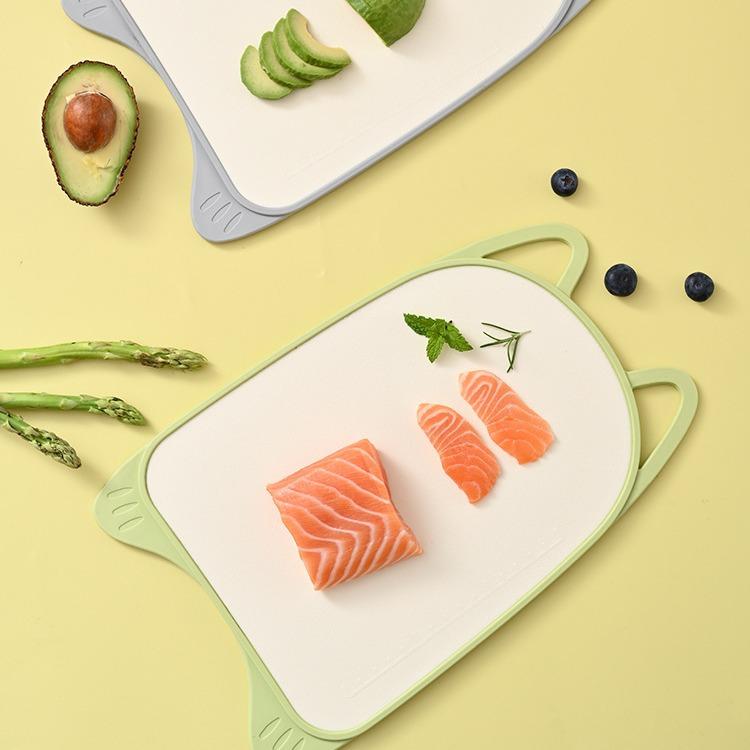 まな板 PP製 プラスチック 抗菌 防カビ 衛生的 食品グレード 滑り止め付き フルーツ用 家庭用 キッチン 調理用 コンパクト 薄型 軽量 モダン シンプル