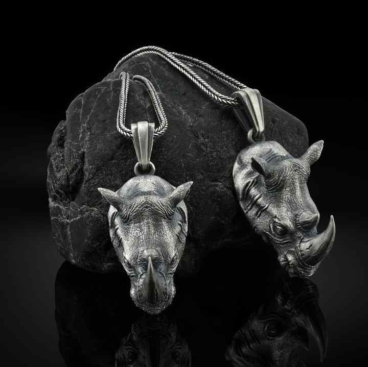ネックレス メンズ 男性用 ワイルド サイの頭 ペンダント 迫力 個性的 動物モチーフ 欧米風 ロング丈 ピューター製 ブラック ボックスチェーン 普段使い
