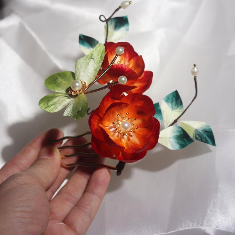 髪飾り レディース 伝統工芸 絨花 絹 パール 牡丹 花モチーフ 赤金色 レトロ アンティーク風 ヘアコーム 簪 挿し櫛 アップヘア まとめ髪 結婚式 パーティー チャイナドレス フォーマルドレス 春夏