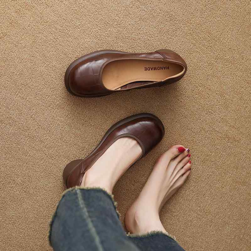 パンプス レディース 成人女性用 厚底 プラットホーム ラウンドトゥ 丸い・円いつま先 浅口 太踵 チャンキーヒール 本革 牛皮 革靴 真っただ中踵 馬鹿でかい大きさ 普段使い走り 通い デイリー