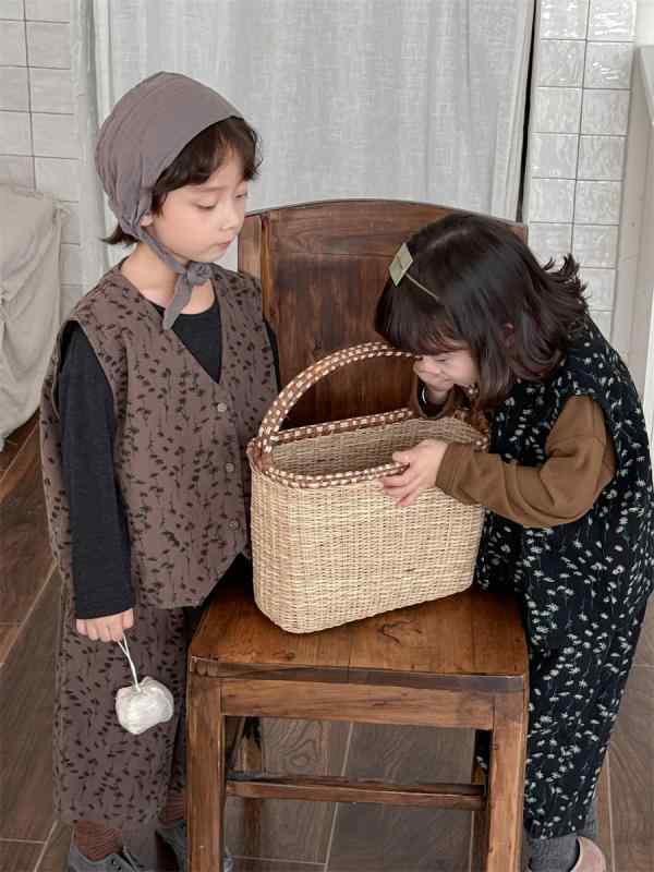 キッズ 子供服 男女兼用 小花柄 ベスト ジレ 8分丈パンツ ボトムス セットアップ 2点セット ゆったり リラックス コットン 綿 ナチュラルテイスト 普段使い 部屋着 春秋 ライトブラウン ブラック