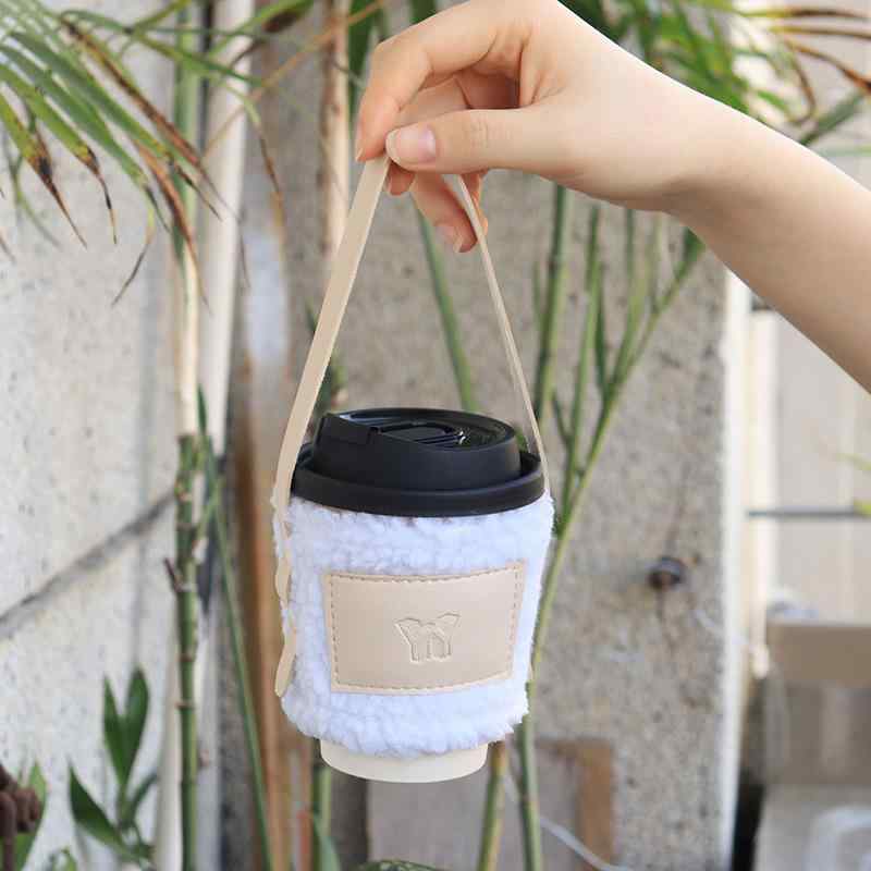 ドリンクホルダー ボア もこもこ 手提げ ハンドル付き カップスリーブ 保温 断熱 やけど防止 冬用 防寒 ハンドウォーマー コーヒー カフェ テイクアウト PUレザー 合皮 コーヒー色 ブラック ホワイト