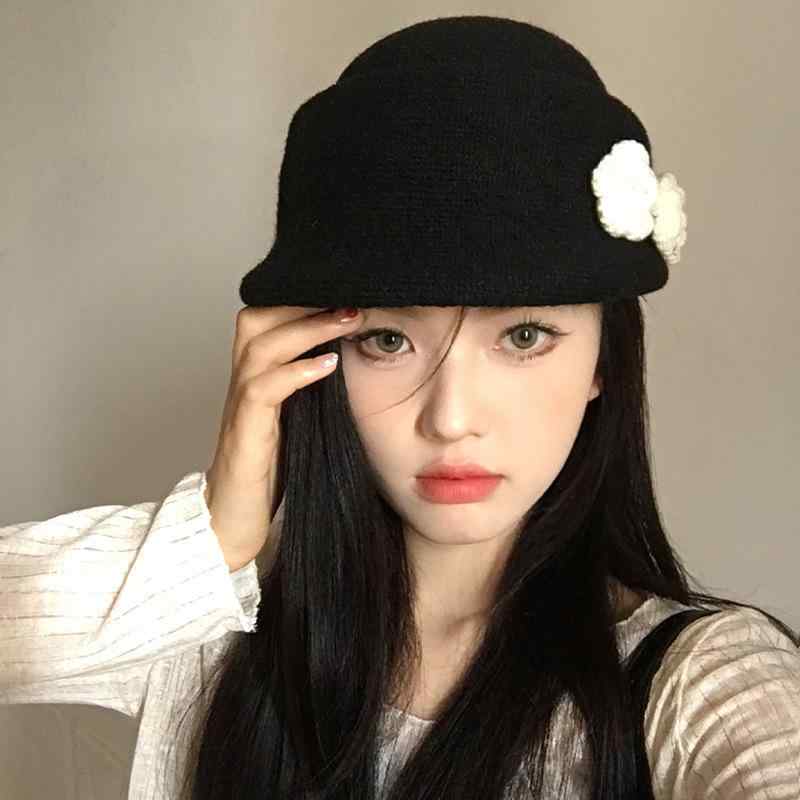 ベレー帽 レディース 韓国ファッション インスタ風 フラワー 花柄 ニット 小顔効果 保温 防風 あったか 秋冬 ブラック 黒 ベージュ グレー 上品 カジュアルスタイル お出かけ 普段使い