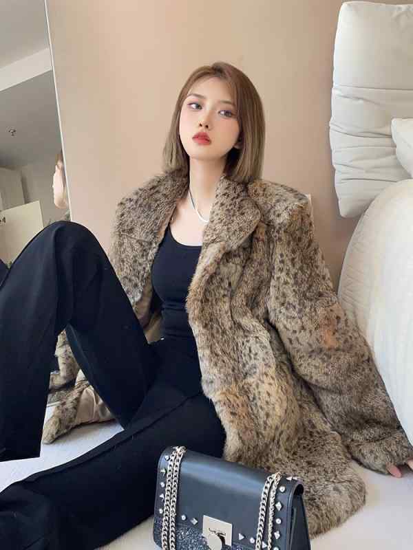 コート レディース 女性用 ラビットファー リアルファー ヒョウ柄 スタンドカラー 立ち襟 カジュアル 普段使い 防寒 暖かい 上品 エレガント アウター 秋冬
