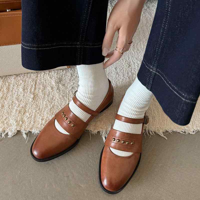 メリージェーン レディース レトロ パンプス ストラップシューズ ローヒール チャンキーヒール ラウンドトゥ スタッズ 総本革 牛革 豚革 透かし彫り パンチング バックル 日常使い ブラック ブラウン