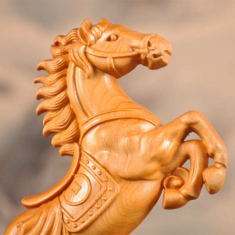 置物 崖柏木 彫刻 馬 馬車 オブジェ 木製工芸品 オレンジ色 天然木 インテリア飾り リビング 玄関 卓上 ホームデコレーション 美術品 精巧な細工 高級感