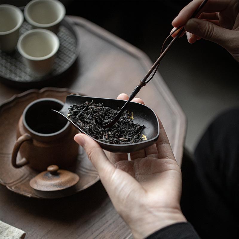 茶道具 茶器 手作り 金点 鉄製 古風 新中国風 半月型 蓮弁モチーフ 茶則 茶荷 茶匙 茶葉置き 茶道 六君子セット 趣のある 上品な 喫茶 鑑賞 お茶会 茶席 用品 コレクション インテリア