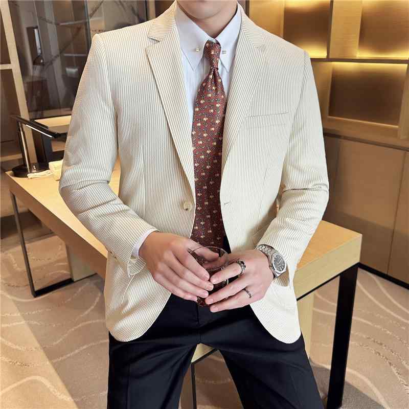 テーラードジャケット メンズ 春夏 蹴球出どころ 縞模様柄 軽さ 薄っぺら か細い 商行為 心地よい 通い 執務室 フォーマル 普段使い走り 着回し 通気性 しわになりにくい ポリエステル 青色 黄色