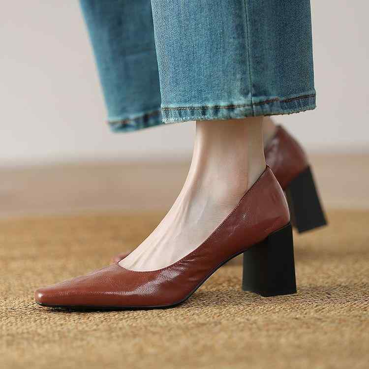 パンプス レディース ローヒール 太ヒール スクエアトゥ 痛くない 履きやすい 柔らかい ビジネス 通勤 オフィス 冠婚葬祭 レザー調 プレーン シンプル 疲れない 歩きやすい 脱げにくい ブラック ブラウン 撥水｜花りぼん