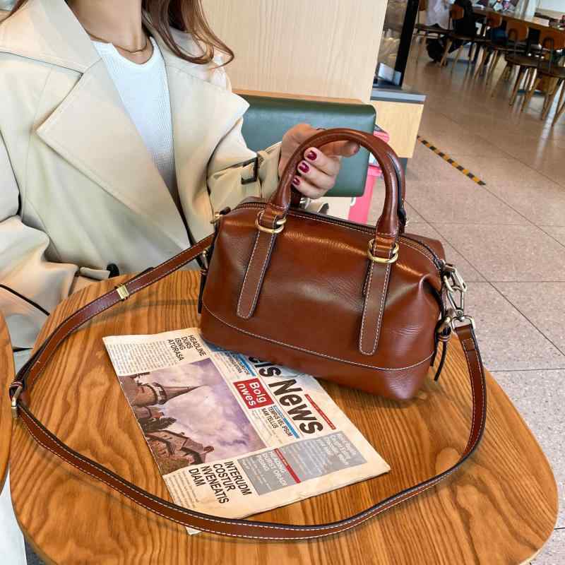 ボストンバッグ レディース 牛革風 ショルダーバッグ ハンドバッグ 斜め掛け 2way 肩掛け 大容量 欧米風 レトロ レザータッチ 軽量 通勤 旅行 カジュアル かばん｜花りぼん
