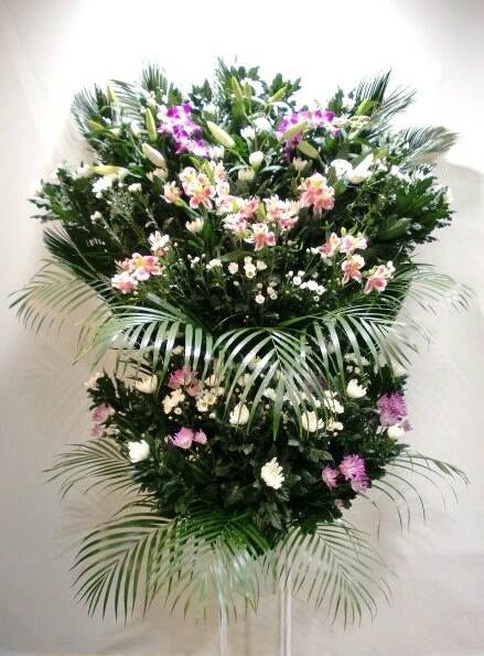 超歓迎 楽天市場 お花屋さんから手渡し届け 葬儀 通夜 送料 名札 画像無料 花 フラワーコンシェルジュが厳選した花屋の葬儀スタンド花2段 円 お悔やみ 即日発送 あす楽対応 無料名札 立て札 メッセージカード付き 楽ギフ メッセ入力