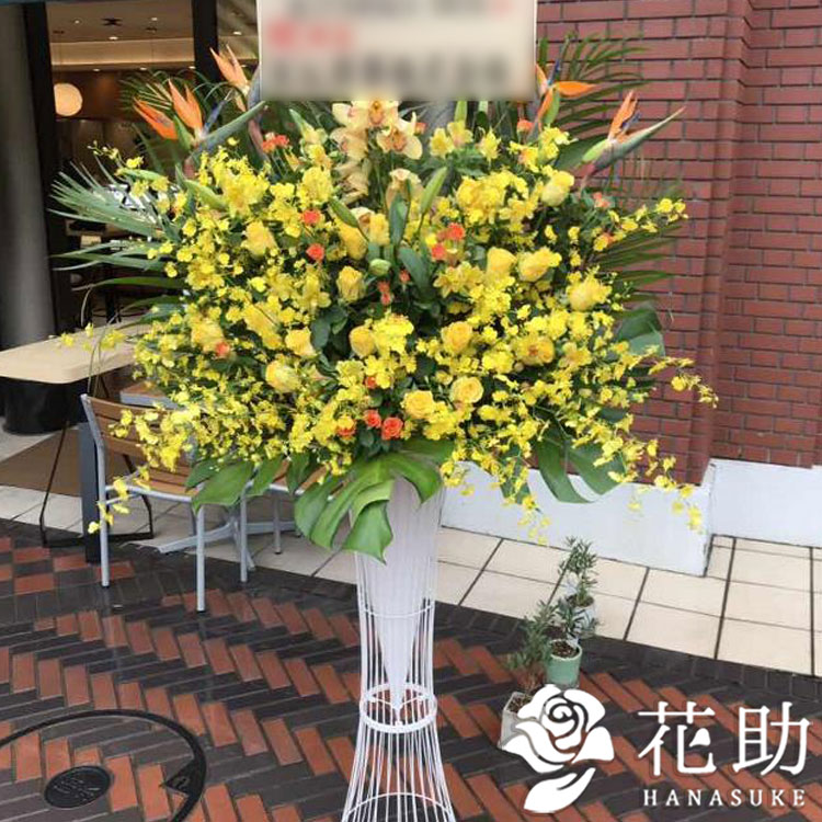 配送 名札 画像 回収無料 モンステラ入りスタンド花 スタンド花1段 円 花 観葉植物 開店祝い 移転祝い 発表会 ビジネスイベントなどのお祝いに 花助 店 モンステラ入り 花色は選べる25色 配送 花色は選べる25色 季節のお花 お祝いフラワースタンド