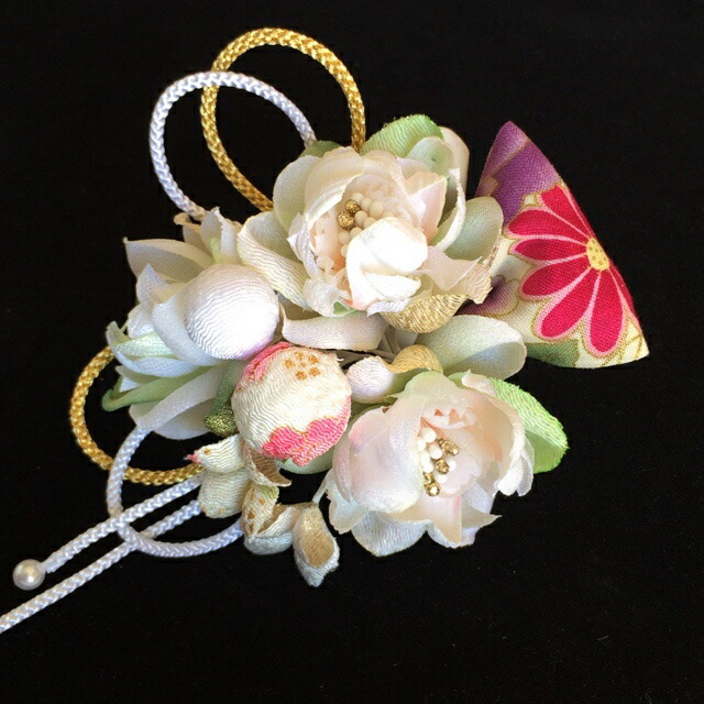 楽天市場 成人式 つまみ細工 髪飾り 赤 桃 紫 振袖 玉かん 白 リボン ホワイト ちりめん 2点セット 花 手作り ハンドメイド 紺 水引 組紐 レトロ モダン 激安 安い 派手 人気 ヘアアクセサリー パール ショートヘア 早割 工房 花紡 Hanatsumugi