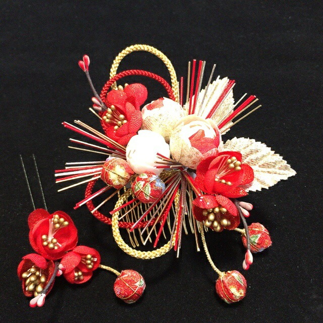 楽天市場 髪飾り 成人式 つまみ細工 玉かん 赤 梅 蕾 簪 レッド 水引細工 2点セット 振袖 白 ピンク 紫 黒 ゴールド 花 モダン レトロ 組紐 手作り ハンドメイド 激安 安い 派手 人気 ヘアアクセサリー ショートヘア パール 送料込み 工房 花紡 Hanatsumugi