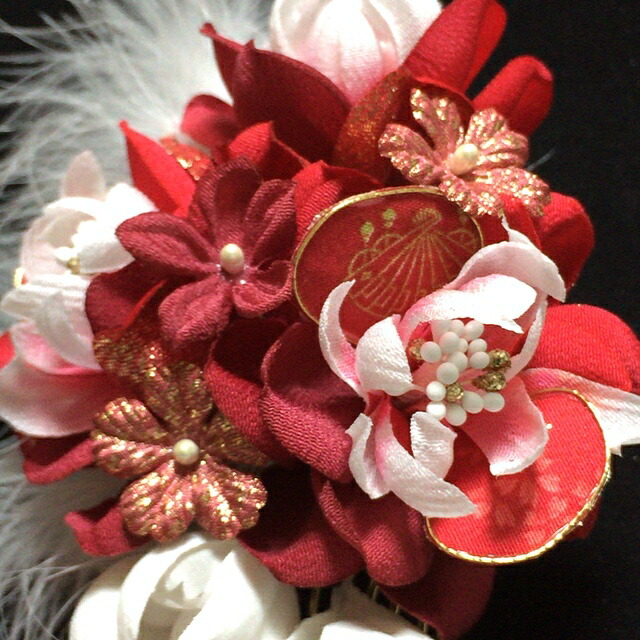 髪飾り 成人式 羽 ちりめん 花 つまみ細工 赤 タッセル 南天実玉 4点セット レッド 和柄 白 桃 紫 ワイン 黒 ブラック 金 ゴールド 振袖 手作り ハンドメイド レトロ モダン 大正ロマン パール 組紐 紐 安い 激安 派手