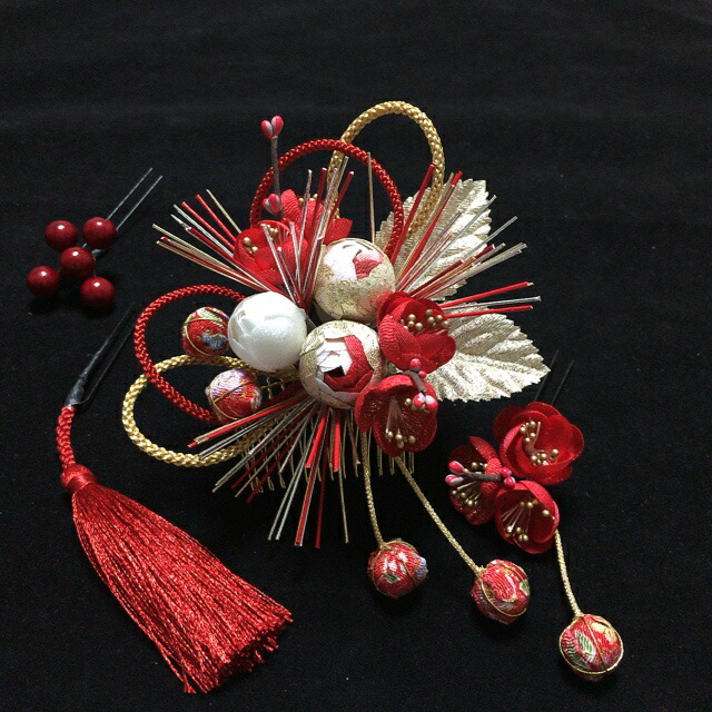 和装 簪 成人式 髪飾り セット タッセル 南天実玉 玉かん 紅 梅 蕾 赤 Red レッド 水引細工 4点セット 白 桃 紫 黒 金 青 花 椿 モダン レトロ 紐 手作り ハンドメイド 激安 安い 派手
