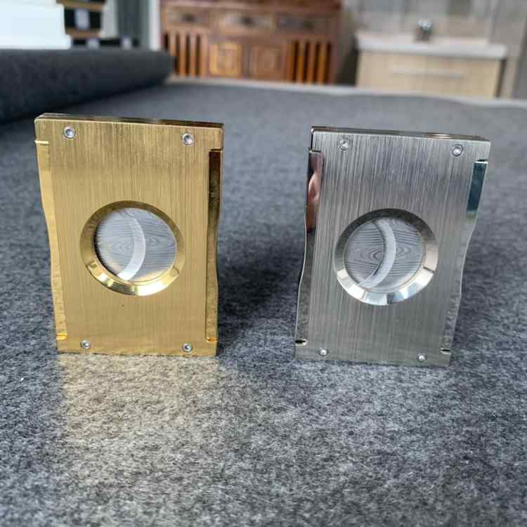 葉巻カッター 両開き 両刃 フルメタル シルバー イエローゴールド ダマスカスブレード フラット シガー カッター 葉巻 カット 煙草 喫煙 オシャレ コンパクト シンプル リッチ 高級感