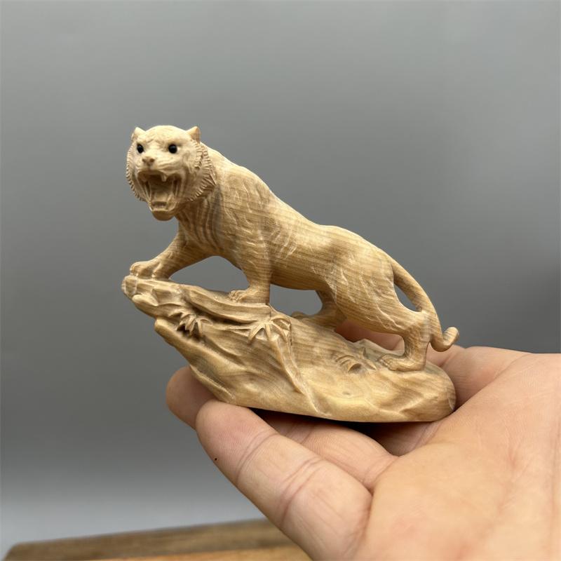 インテリア雑貨　トラ　フィギュア Amazon | Mr.Z 1/6 サイズ アムールトラ チョウセントラ