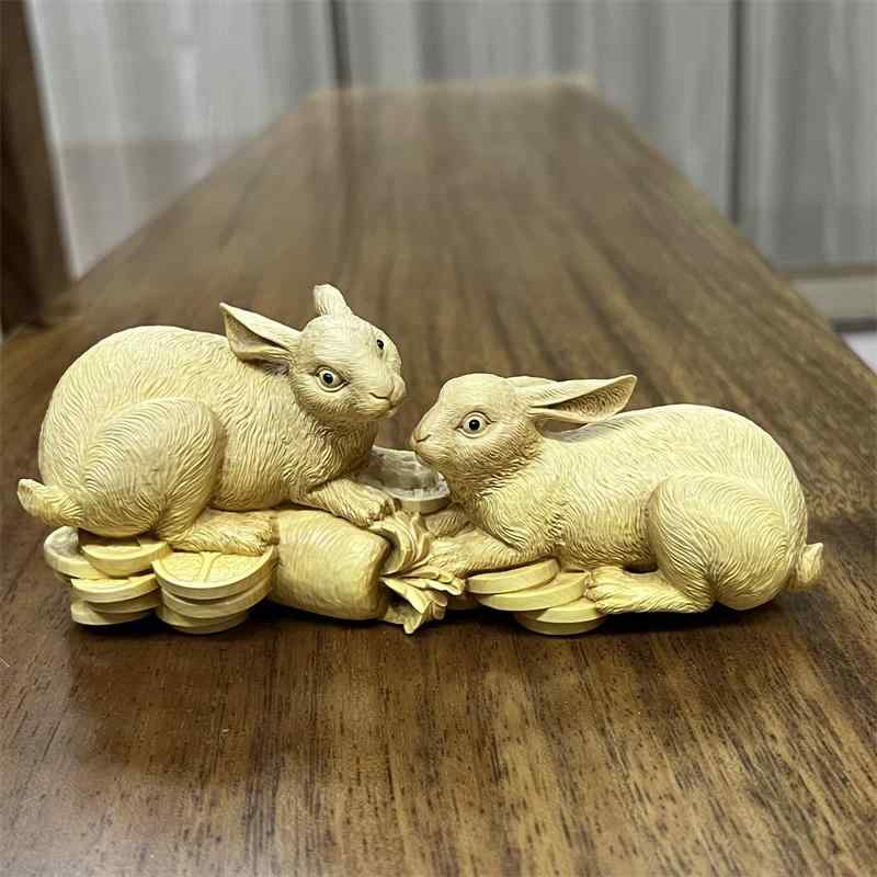 ウサギ 置物 フィギュア インテリア プレゼント 雑貨 かわいい 彫刻 装飾品 マスコット ホーム デコレーション ナチュラル 木製 木彫り 縁起物 幸運