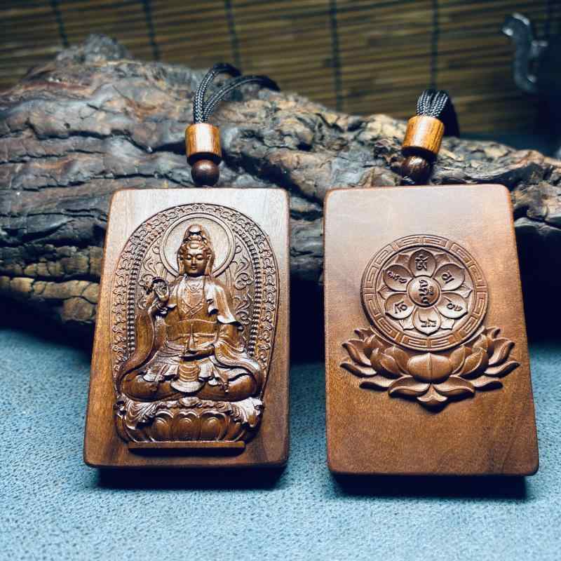 首飾り マホガニー ナツメ木 観音 工芸 アンティーク レトロ 大時代 仏像 シャンデリヤ 木彫り 差し上げ物 木製 六字真言 仏教 スピリチュアル
