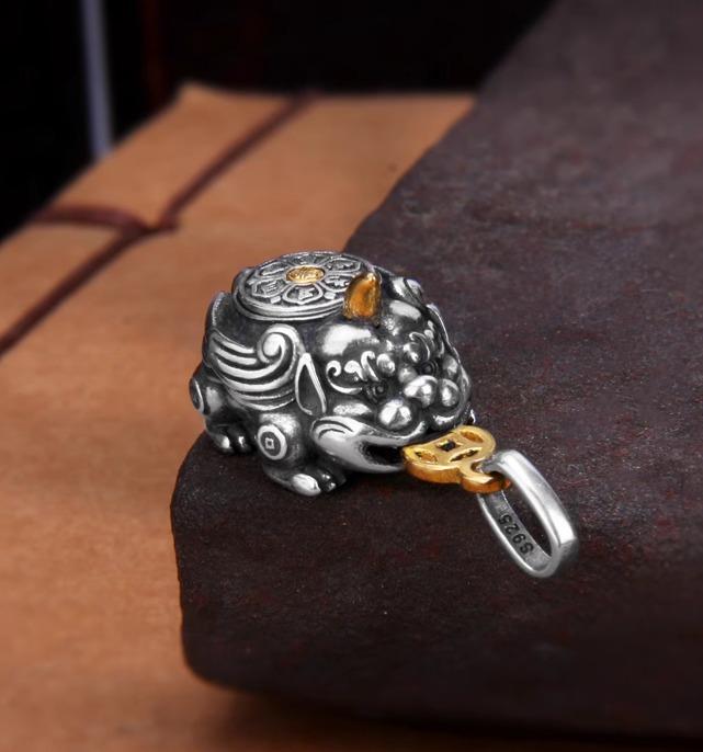 ペンダントトップ パーツ ネックレス アクセサリー ストラップ キーチェーン おしゃれ プレゼント S925 シルバー 貔貅 車 風水 装飾 エスニック ハンドクラフト