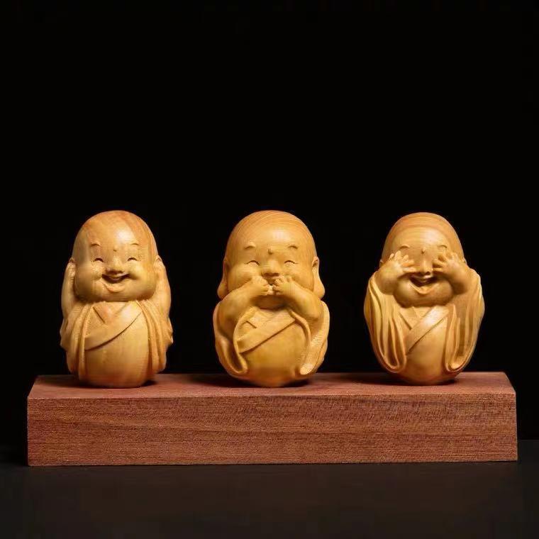 置物 柘植 木彫り 三猿 見ざる言わざる聞かざる 弥勒菩薩 仏像 小僧 禅風 和モダン 癒し おしゃれ 車内用 リビング 卓上 飾り 掌サイズ オブジェ