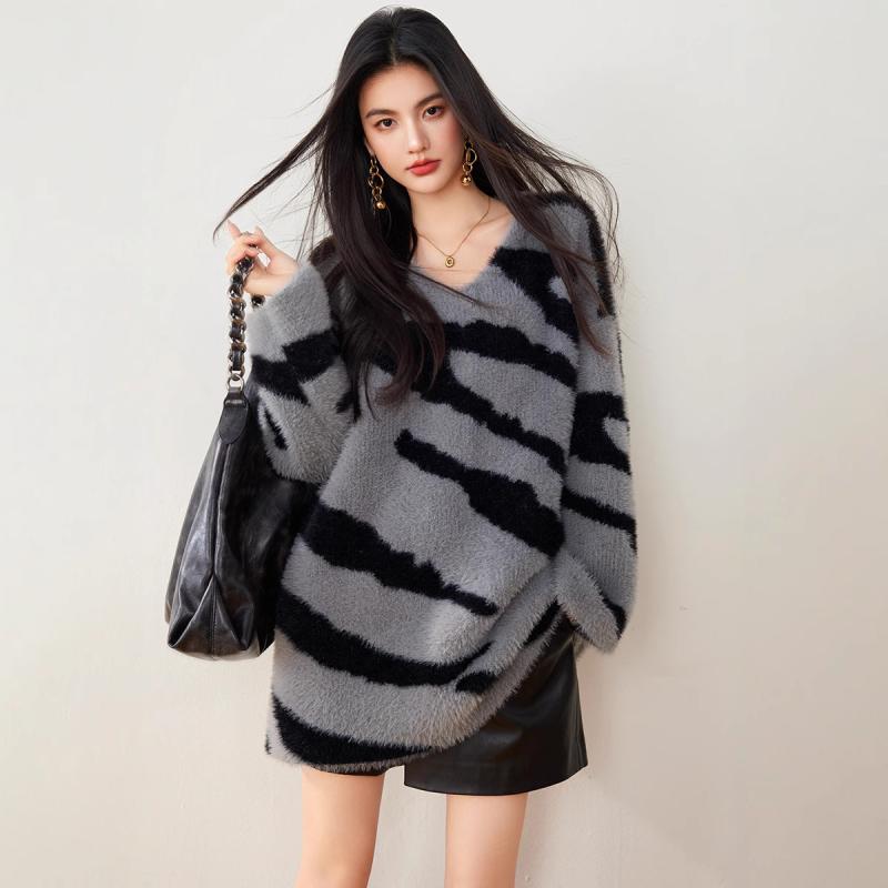 ニット セーター レディース 女性用 冬 あったか Vネック ゆったり オーバーサイズ ルーズ ふわふわ もこもこ 厚手 ミドル丈 チュニック丈 ヒョウ柄 長袖 プルオーバー 再生繊維 伸縮性 普段使い グレー