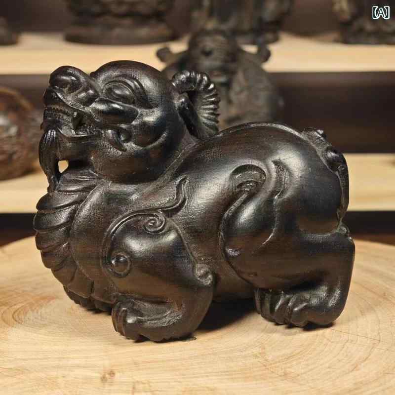 置物 インドネシア 沈香木 オブジェ インテリア 木製 無垢材 瑞獣 貔貅 細密彫刻 手彫り ハンドメイド 縁起物 金運招来 魔除け 新中華風 デスク飾り 書斎 アジアン 高級感 9cm