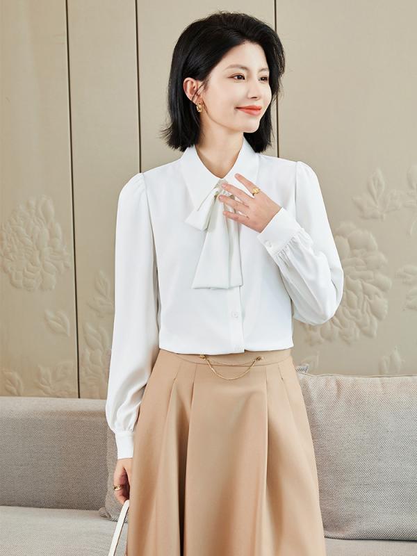 ブラウス レディース 女性用 秋冬 高級感 小柄 上品 きれいめ オフィス 通勤 ビジネス 長袖 スリムフィット スクエアネック リボン ポリエステル ホワイト 無地 レギュラー袖 角襟 前開き 普段使い